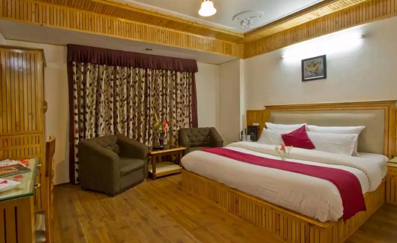 Hotel Himgiri Манали Экстерьер фото