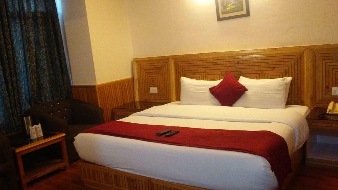 Hotel Himgiri Манали Экстерьер фото